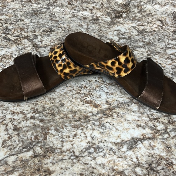 FREE Vionic Camila Slide (read description) - Picture 9 of 10